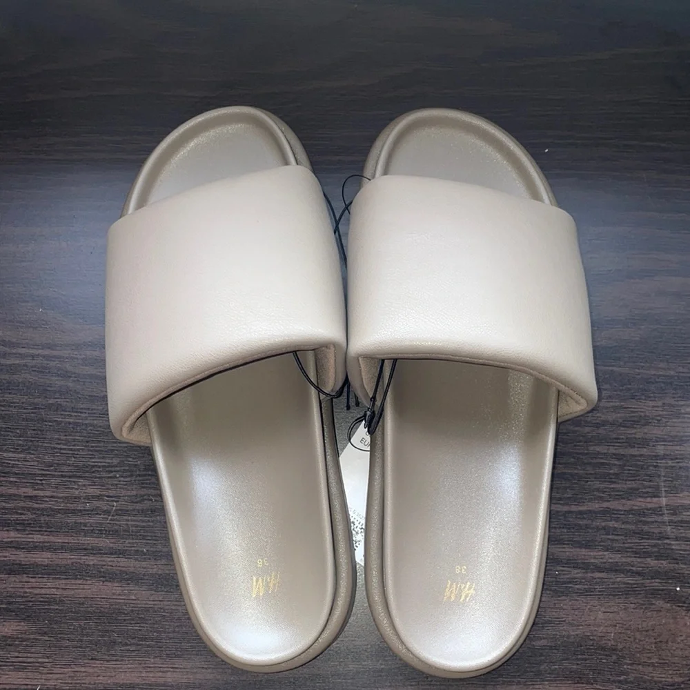 H&am slip ons - Picture 1 of 3